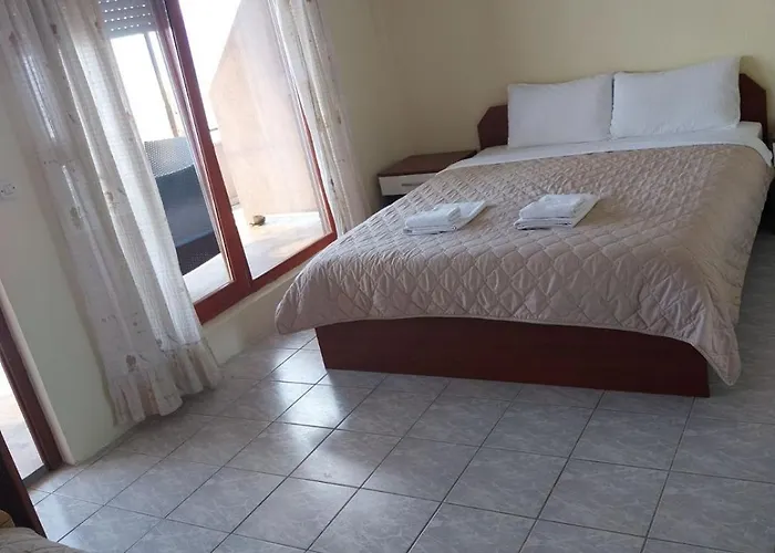 Nate Apartments